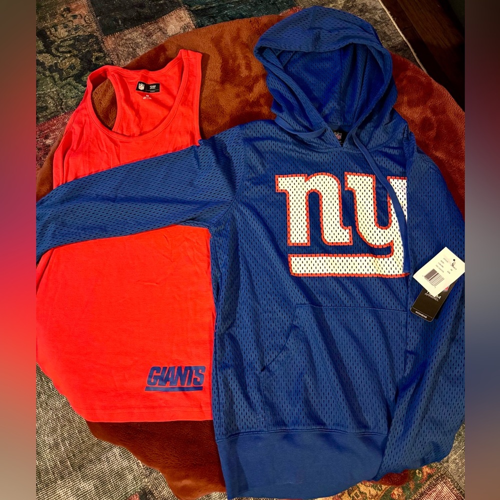 🎄 New York Giants NWT Hoodie and Red Tank Top set Women’s Medium